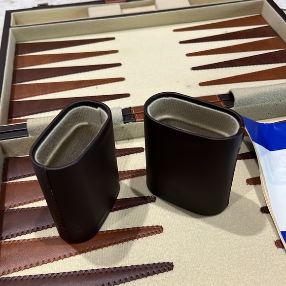 Backgammon set in case beautiful set - Picture 3 of 7